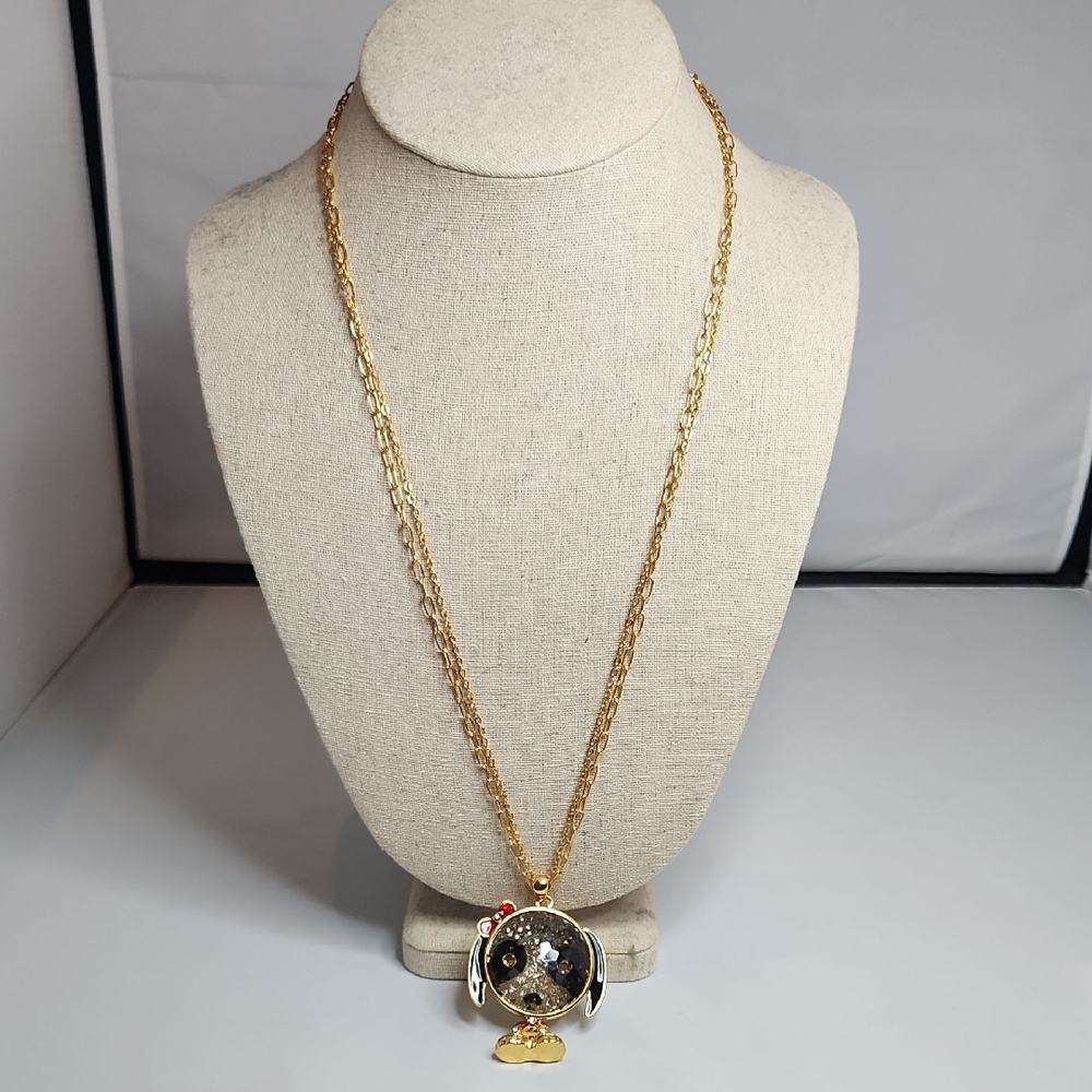 Doggy pendant necklace